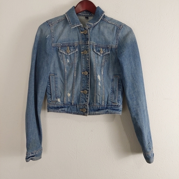 American Eagle distressed Jean Jacket Small, Faded Wash Size S/P Cropped Buttons - Picture 2 of 8